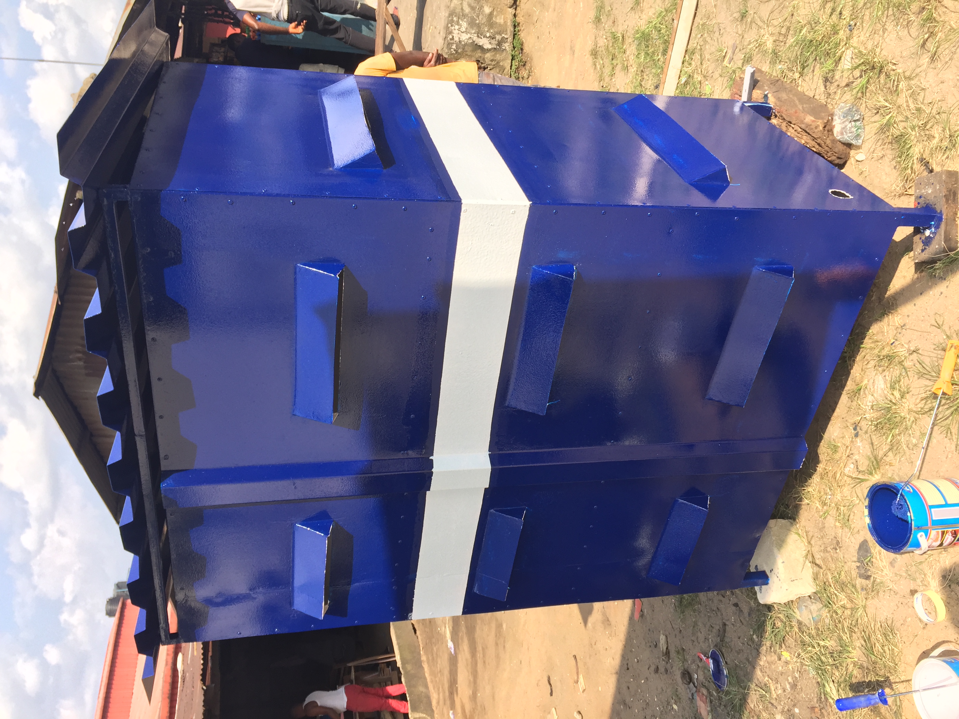 inverter-storage-units-showing-blue-painted-back-with-white-one-stripe